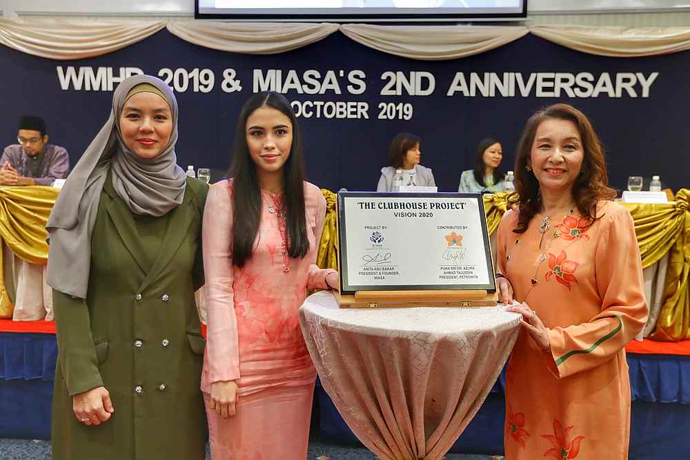 (From left) Miasa president Anita Abu Bakar, Tengku Iman and Petronita president Puan Sri Dr Azura Ahmad Tajuddin kick off The Clubhouse Project. — Picture by Ahmad Zamzahuri