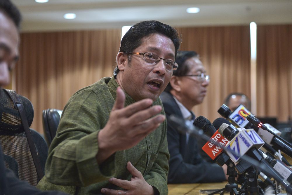 Eddin Khoo speaks during a press conference at the Education Ministry in Putrajaya October 4, 2019. u00e2u20acu201d Picture by Shafwan Zaidon