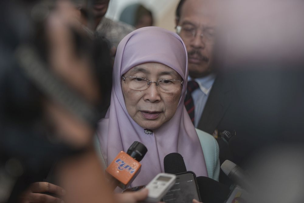 Datuk Seri Wan Azizah Wan Ismail speaks to reporters in Putrajaya October 10, 2019. u00e2u20acu201d Picture by Shafwan Zaidon