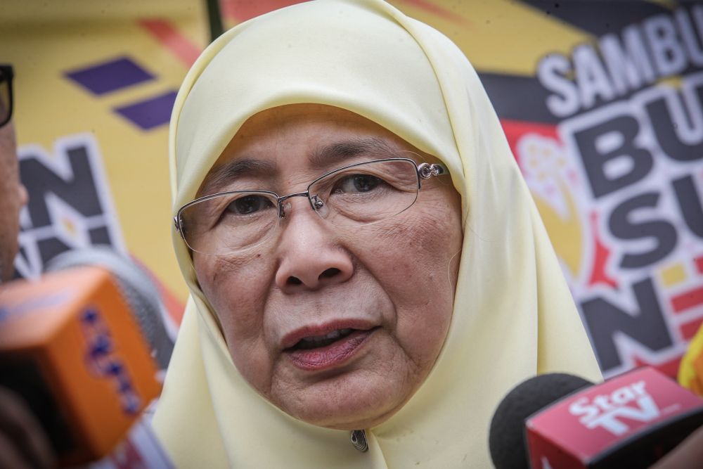 Deputy Prime Minister Datuk Seri Dr Wan Azizah Wan Ismail speaks to reporters at the Ampang Jaya Municipal Council October 13, 2019. u00e2u20acu201d Picture by Hari Anggara
