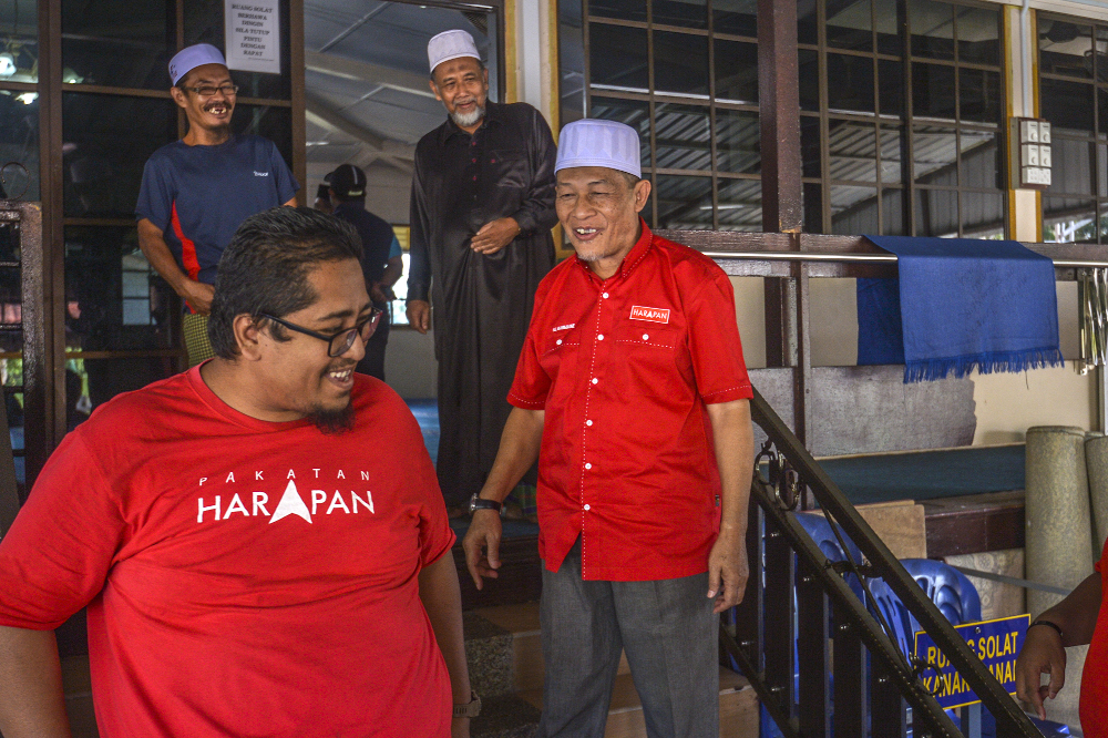 Pakatan Harapanu00e2u20acu2122s (PH) candidate Karmaine Sardini is seen while campaigning at Parit Selangor in Pekan Nanas, November 4, 2019. u00e2u20acu201d Picture by Shafwan Zaidon