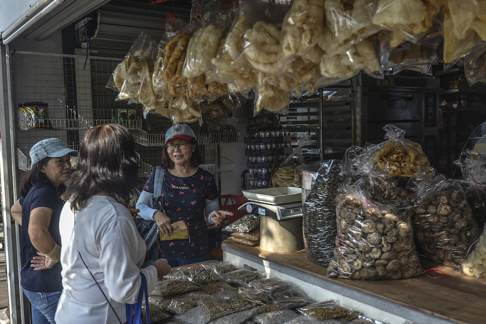 Tourists visit Kampung Air Masin in Kukup November 3, 2019. u00e2u20acu201d Picture by Shafwan Zaidon 