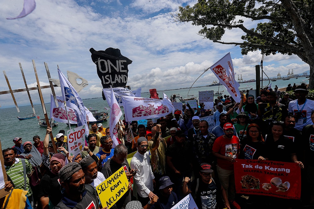 Penang fishermen gather in protest against the proposed Penang South Reclamation project at the Esplanade November 4, 2019. — Picture by Sayuti Zainudin