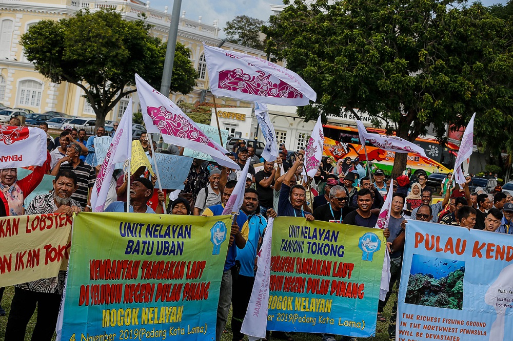 Penang fishermen hold placards as they protest against the proposed Penang South Reclamation project at the Esplanade November 4, 2019. u00e2u20acu201d Picture by Sayuti Zainudin