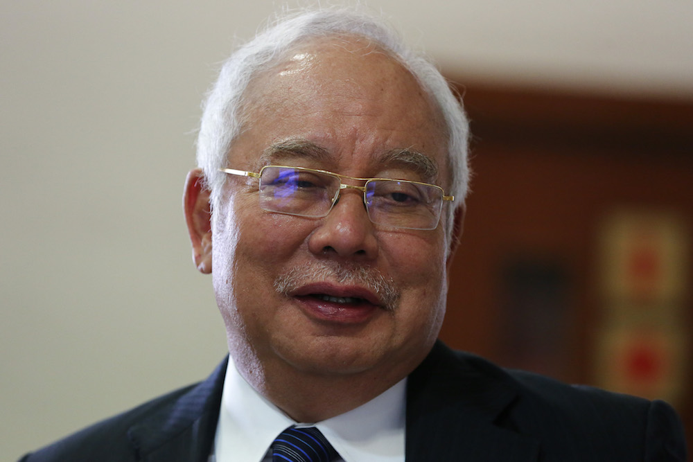 Datuk Seri Najib Razak arrives at the Kuala Lumpur Courts Complex November 4, 2019. — Picture by Yusof Mat Isa