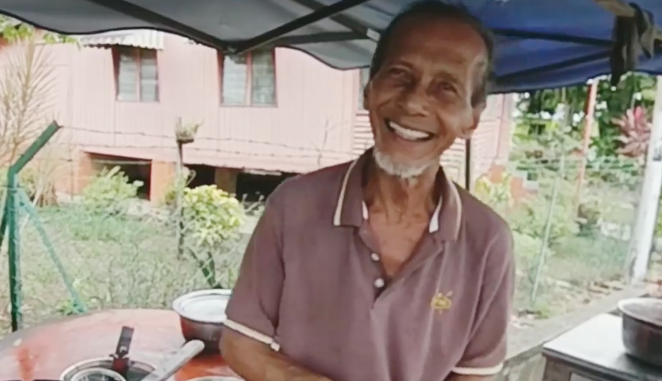 Pak Mail says he never takes a day off and opens his stall every day from 3.30pm to 6pm. u00e2u20acu201d Screengrab from YouTube/FS Channel