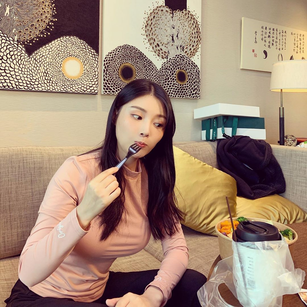 Chinau00e2u20acu2122s Most Beautiful Bust Raquel Xu caused a scare when she had to be rushed to the hospital after losing consciousness following a surgery to remove a tumour from her breast. u00e2u20acu201d Photo via Instagram/ raquelxuofficial