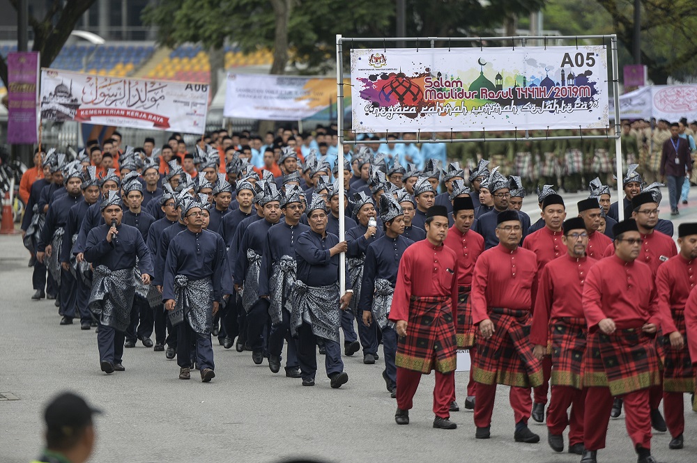 Participants from government agencies and private sectors taking part in the national level Maulidur Rasul celebration at Bukit Jalil November 9, 2019.