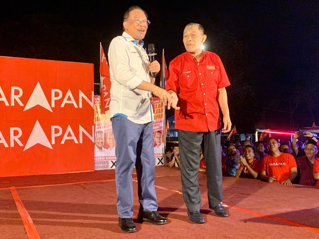PKR president Datuk Seri Anwar Ibrahim reminded that Pakatan Harapan (PH) must not forget that it stood to champion the people in the past, who in turn supported the coalition. u00e2u20acu201d Picture by Ben Tan