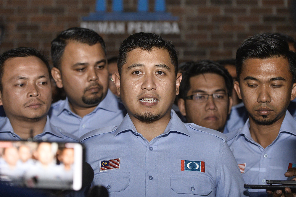 PKR Youth deputy chief Muhammad Hilman Idham speaks to reporters after PKR Youth Congress Meeting at Shah Alam on November 20, 2019. u00e2u20acu201d Picture by Miera Zulyana