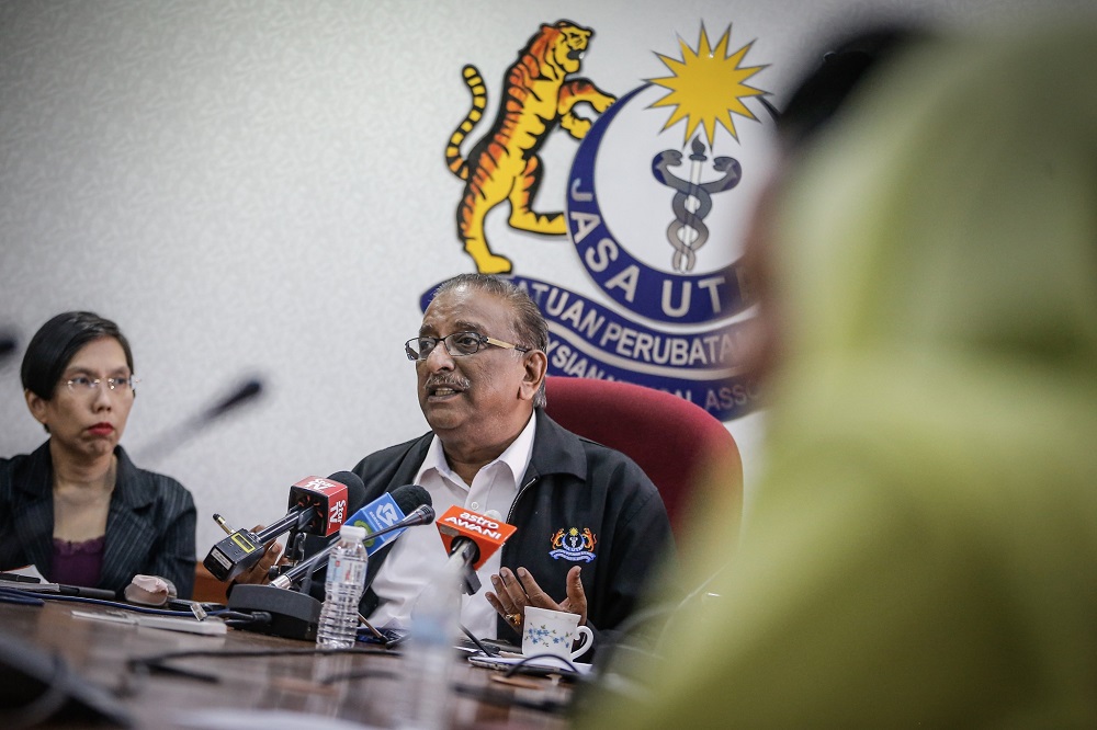MMA president Dr N. Ganabaskaran speaks during a press conference at Malaysian Medical Association headquarters in Kuala Lumpur November 13, 2019. u00e2u20acu201d Picture by Hari Anggara
