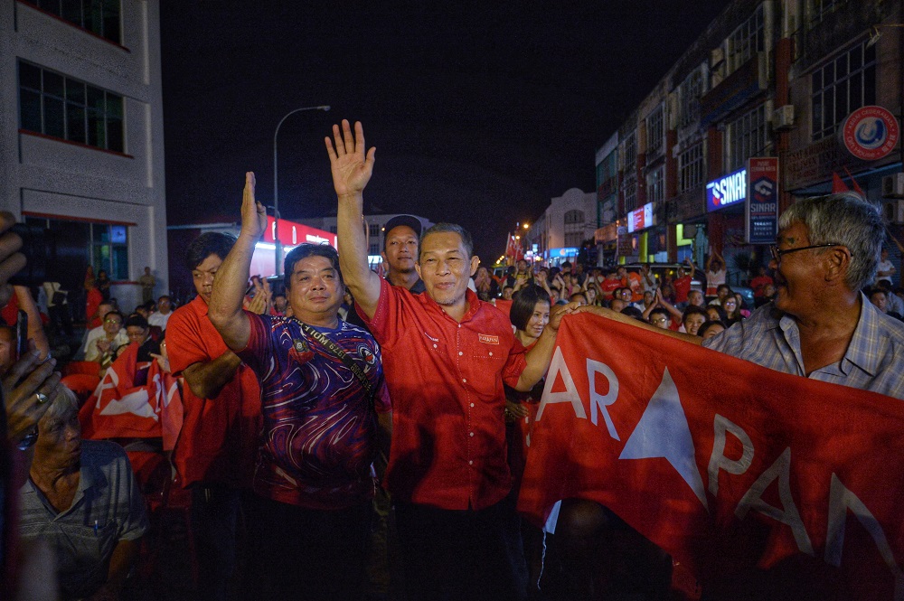 Pakatan Harapan candidate for the Tanjung Piai by-election Karmaine Sardini campaigning at Pontian industrial park in Pontian November 15, 2019. — Picture by Shafwan Zaidon