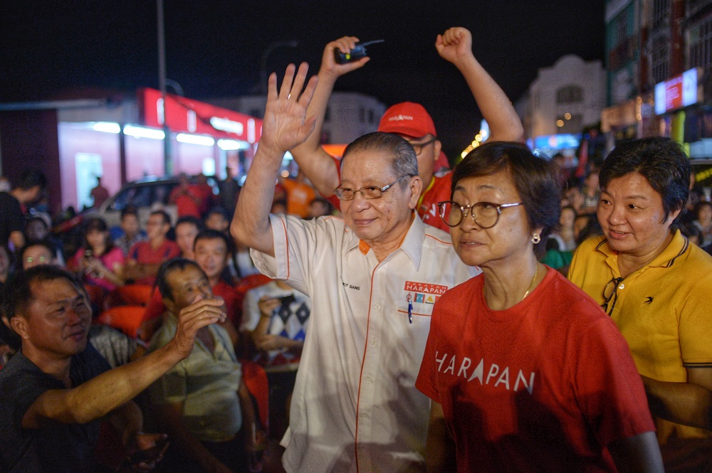 DAP veteran leader Lim Kit Siang campaigns for Pakatan Harapan's candidate Karmaine Sardini at the Pontian industrial park November 15, 2019. — Picture by Shafwan Zaidon