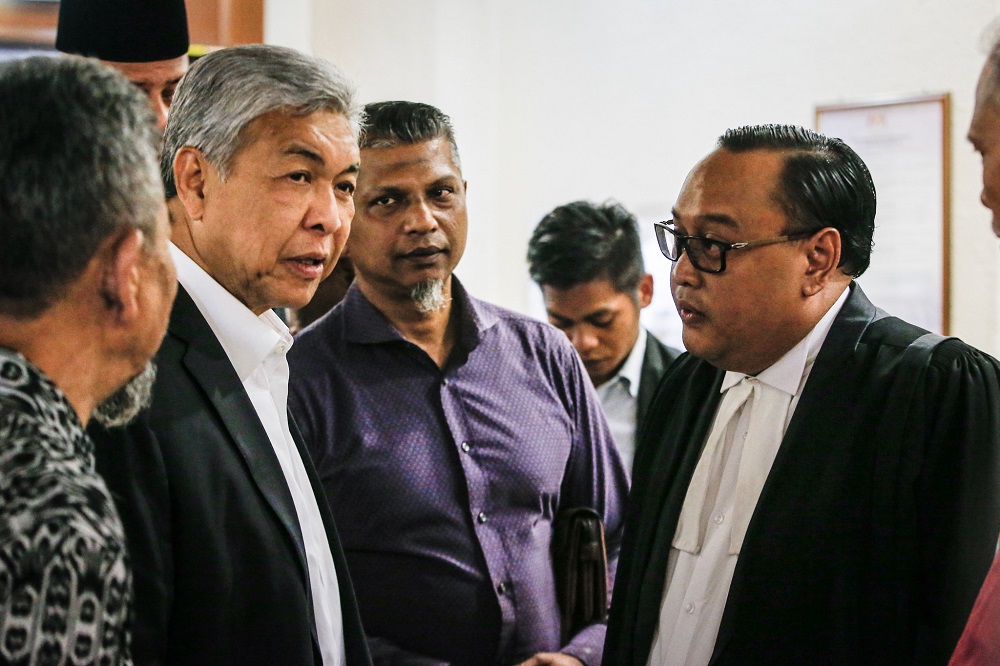 Former deputy prime minister Datuk Seri Ahmad Zahid Hamidi  (second left) at the Kuala Lumpur High Court November 18, 2019. u00e2u20acu201d Picture by Hari Anggara