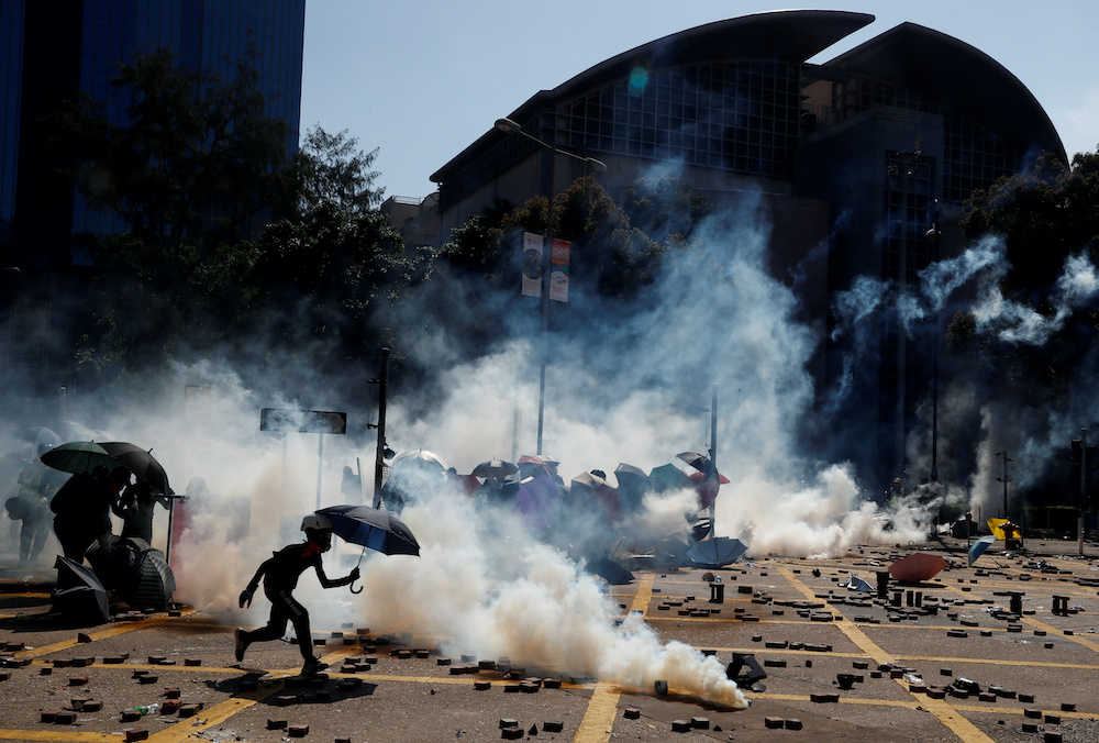 Protesters clash with police outside Hong Kong Polytechnic University (PolyU) in Hong Kong, China November 17, 2019. u00e2u20acu201d Reuters pic