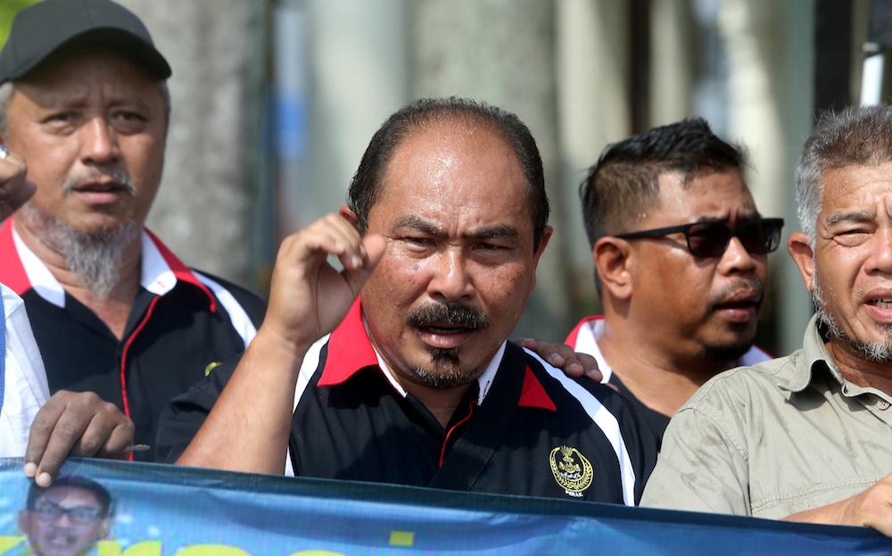 Pertubuhan Rangkaian Organisasi (PRO) 98 Reformis Perak chairman Ahmad Shaarani Abdul Khalid addresses a press conference in Ipoh November 20, 2019. u00e2u20acu201d Picture by Farhan Najib