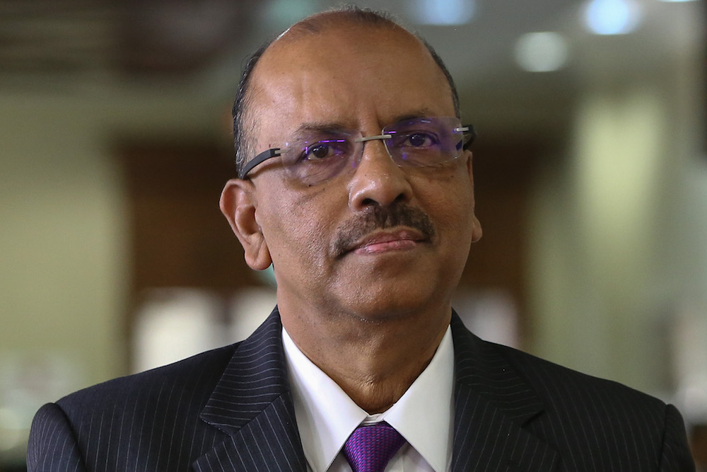 Former chief secretary to the government Tan Sri Ali Hamsa is pictured at the Kuala Lumpur High Court November 20, 2019. — Picture by Yusof Mat Isa
