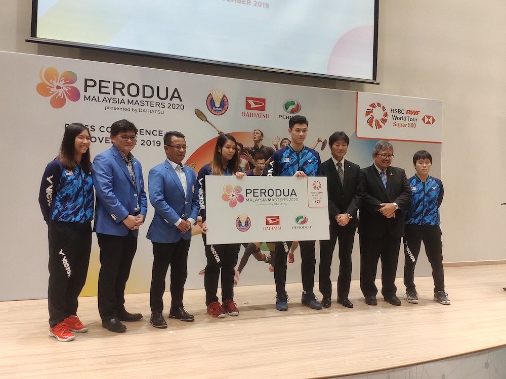 BAM President Datuk Sri Mohamad Norza Zakaria (3rd) Daihatsu Motor Company overseas sales and marketing general manager Ichiro Otaki (6th) and Perodua president and CEO Datuk Zainal Abidin Ahmad (7th) with national shuttlers. u00e2u20acu201d Picture courtesy of Perod