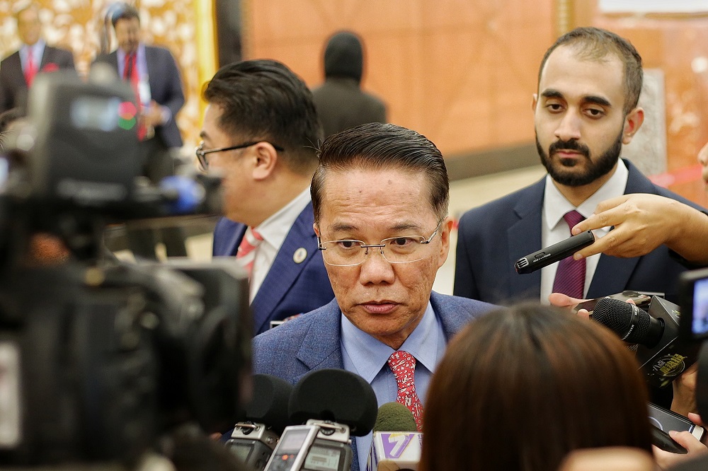 Minister in the Prime Ministeru00e2u20acu2122s Department in charge of legal affairs Datuk Liew Vui Keong speaks to reporters at the Parliament lobby in Kuala Lumpur November 21,2019. u00e2u20acu201d Picture by Ahmad Zamzahuri