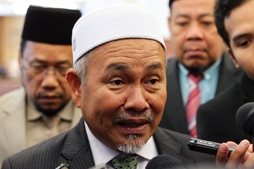 PAS Deputy President Tuan Ibrahim Tuan Man speaks to reporters at the Parliament lobby in Kuala Lumpur November 21,2019. u00e2u20acu201d Picture by Ahmad Zamzahuri