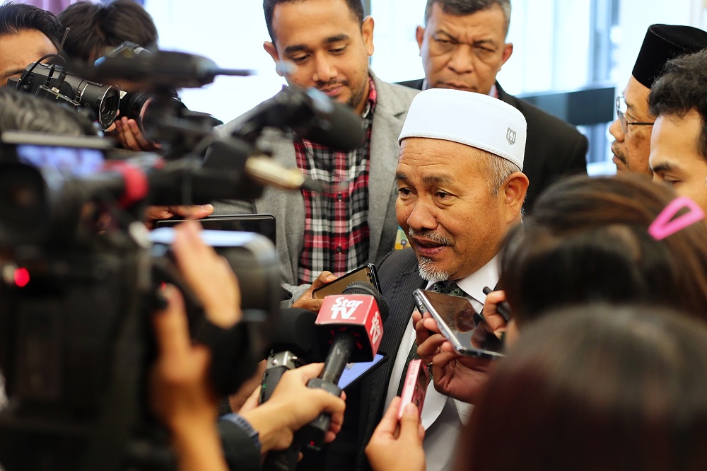 PAS Deputy President Tuan Ibrahim Tuan Man speaks to reporters at the Parliament lobby in Kuala Lumpur November 21,2019. u00e2u20acu201d Picture by Ahmad Zamzahuri