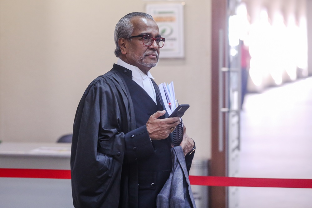 Lawyer Tan Sri Muhammad Shafee Abdullah is pictured at the Kuala Lumpur Courts Complex November 21, 2019. — Picture by Firdaus Latif