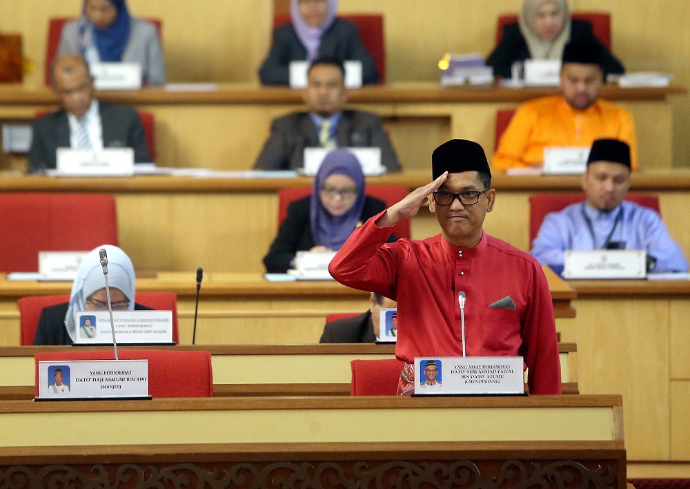 Perak Mentri Besar Datuk Seri Ahmad Faizal Azumu during his winding-up speech at the Perak State Assembly in Ipoh November 22, 2019. u00e2u20acu201d Picture by Farhan Najib