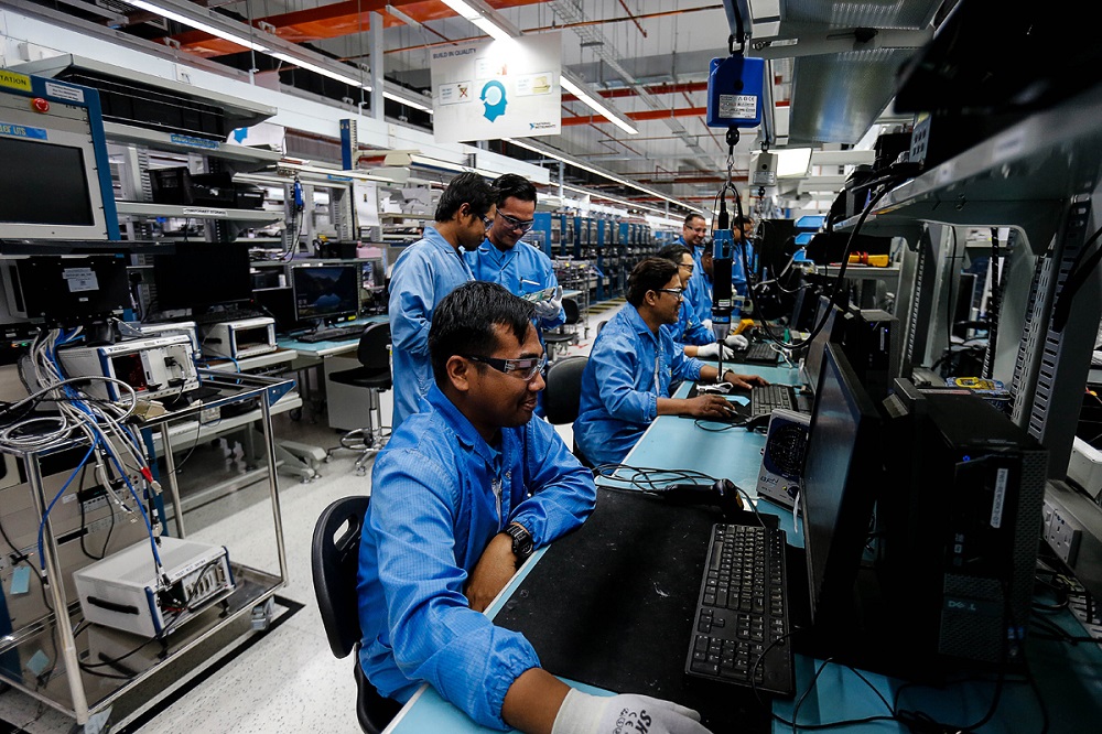 Workers are pictured at their respective stations at a factory in Batu Maung November 22, 2019. u00e2u20acu201d Picture by Sayuti Zainudin