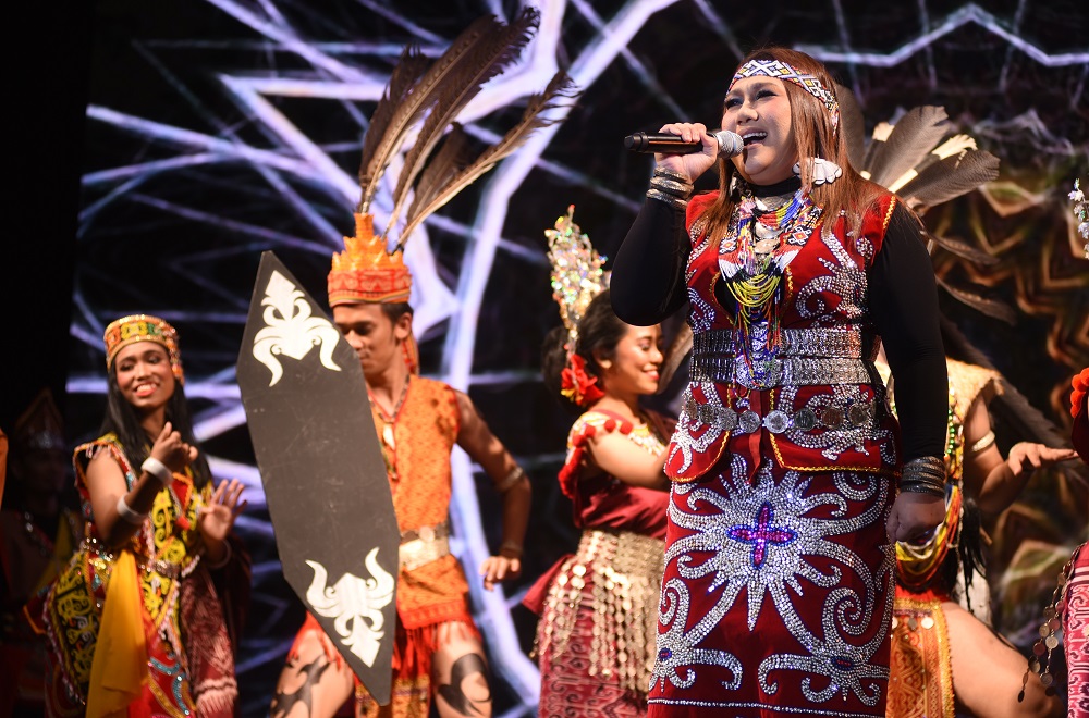 Music performance by singer Idayu. — Picture courtesy of Sarawak Tourism Board