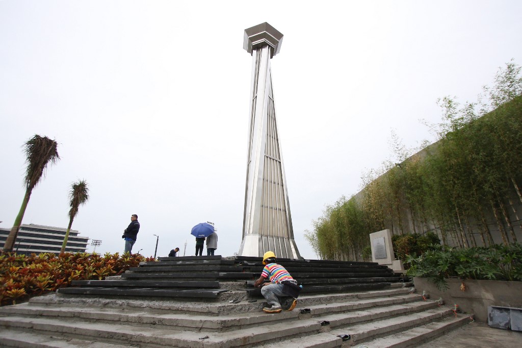 This photo taken on November 21, 2019, shows workers preparing steps leading to the cauldron tower at the athletics stadium for the upcoming 2019 SEA Games at New Clark City in Tarlac, north of Manila. u00e2u20acu201d AFP pic