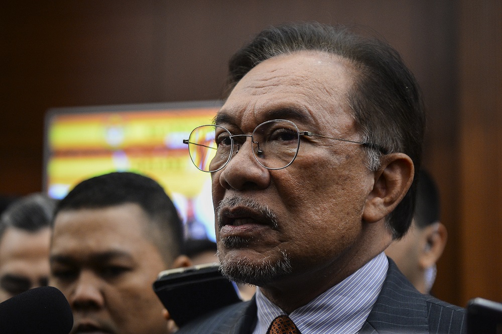 PKR president Datuk Seri Anwar Ibrahim speaks to reporters at the Parliament lobby in Kuala Lumpur November 26, 2019. u00e2u20acu201d Picture by Miera Zulyana
