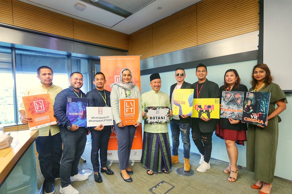 Zakiah Hanum Mohamed Kassim, Joe Sidek and other VIP guests pose for pictures during the Literacy in Financial Technology (LIFT) media briefing in Sasana Kijang November 28, 2019. u00e2u20acu201d Picture by Ahmad Zamzahuri