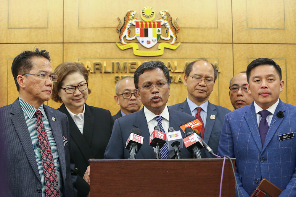 Sabah Chief Minister Datuk Seri Mohd Shafie Apdal (centre) addresses a news conference in Parliament November 28, 2019. u00e2u20acu201d Picture by Yusof Mat Isa