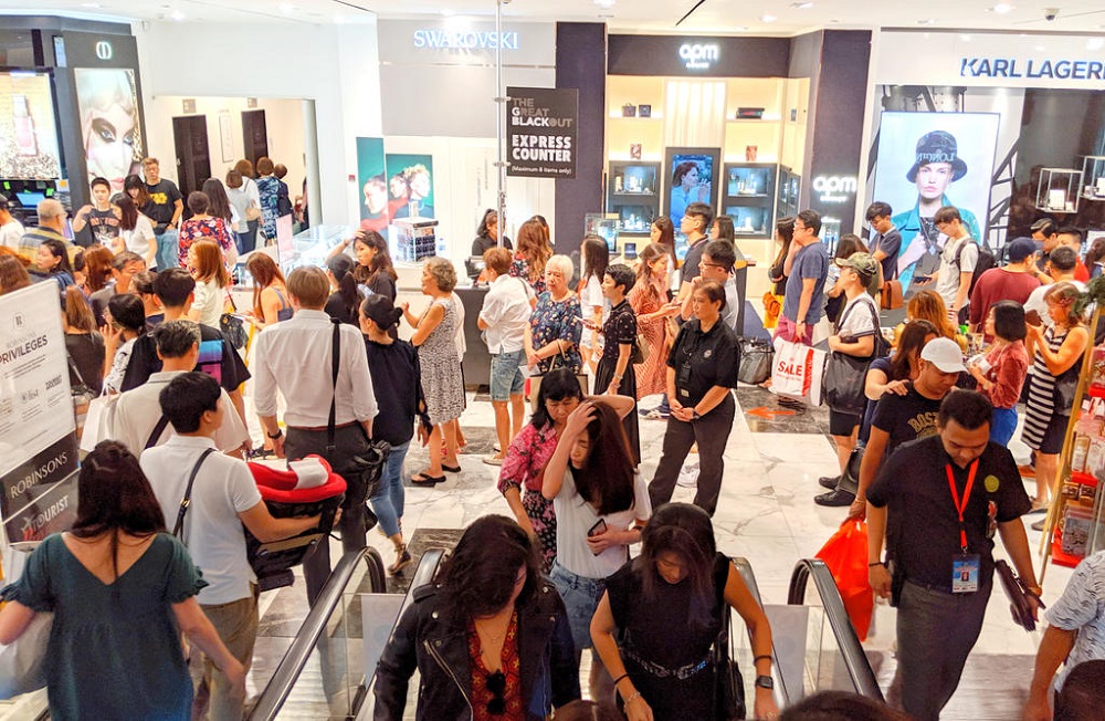 Shoppers queueing up to pay for discounted items at Robinsons department store on Orchard Road on Nov 29, 2019. The store was offering up to 90 per cent discount off products as well as free gifts for those who spend above certain sums.u00e2u20acu201dTODAY pic