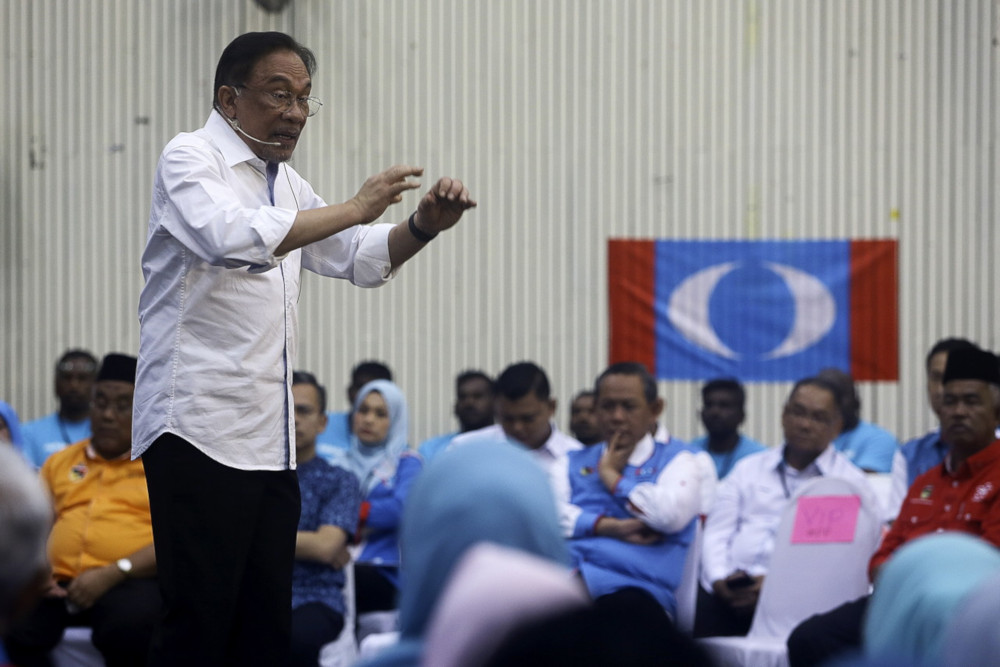PKR president Datuk Seri Anwar speaks at the Negri Sembilan PKR convention in Jempol November 9, 2019. u00e2u20acu201d Bernama pic 