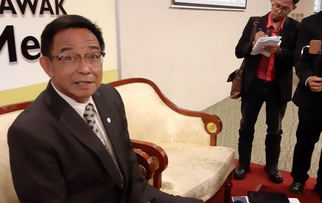 Datuk Abdul Karim Rahman Hamzah speaks to reporters November 7, 2019. u00e2u20acu201d Picture by Sulok Tawie