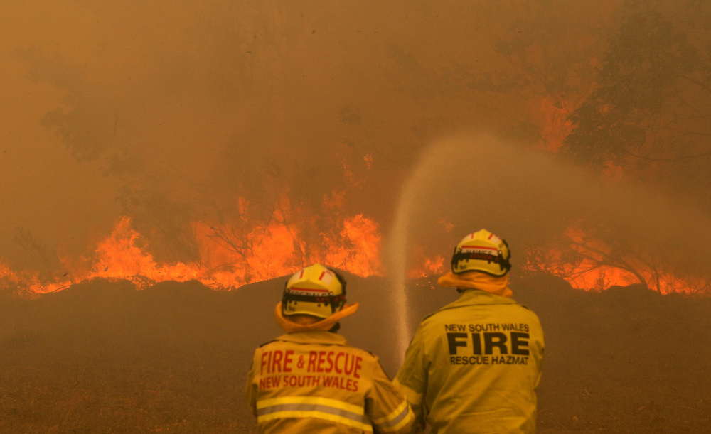 Firefighters work to contain a bushfire along Old Bar road in Old Bar, New South Wales, Australia, November 9, 2019. u00e2u20acu201d Reuters pic