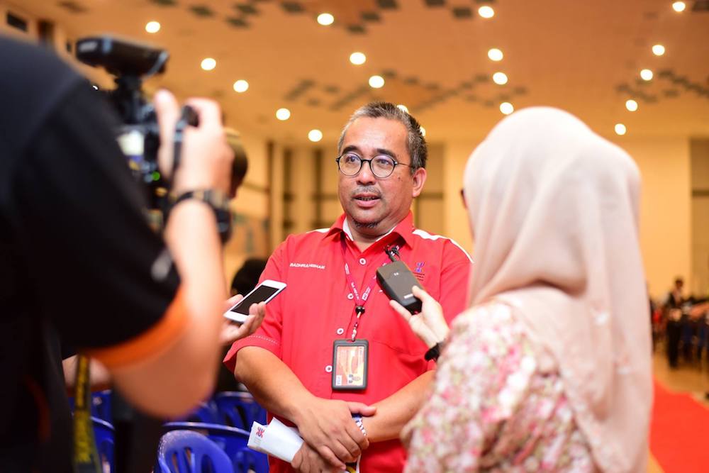 Berjasa president Datuk Badhrulhisham Abdul Aziz. u00e2u20acu201d Picture via Facebook
