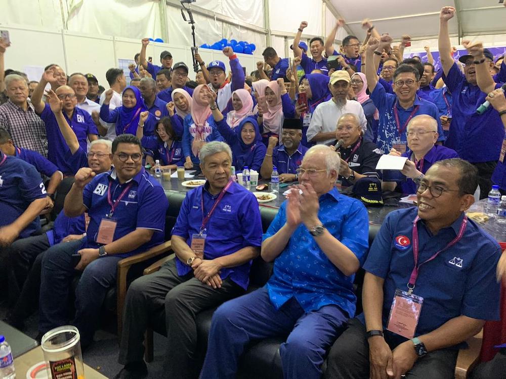 Barisan Nasional leaders await the Tanjung Piai by-eelction result at the Barisan Nasional Command Centre, November 16, 2019. — Picture by Ben Tan