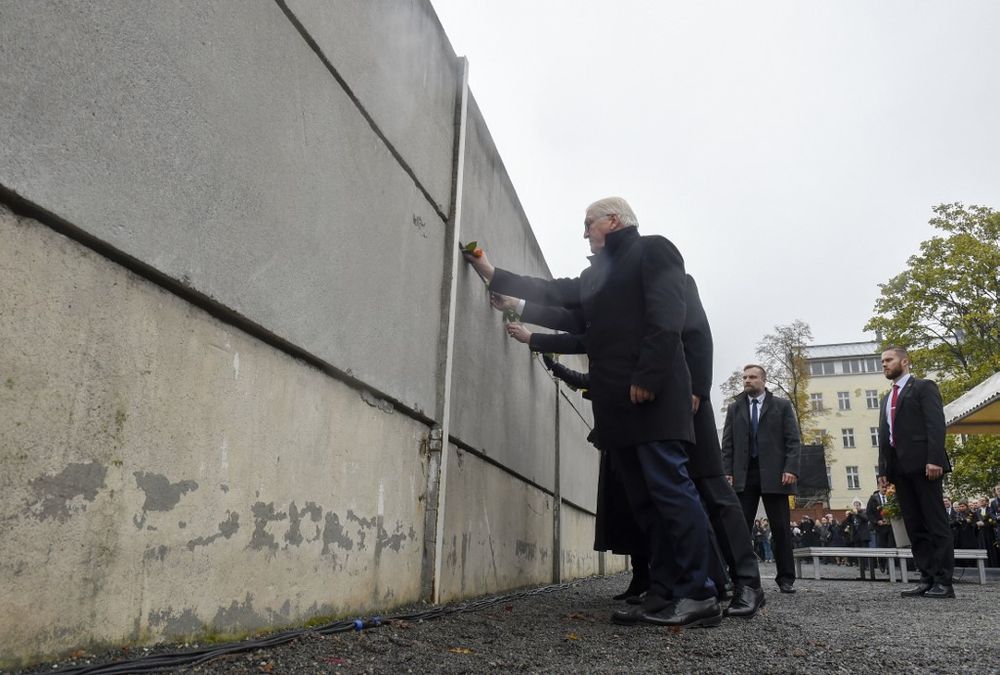 German President Frank-Walter Steinmeier places flowers at the Wall Memorial during the central commemoration ceremony for the 30th anniversary of the fall of the Berlin Wall, on November 9, 2019 at the Berlin Wall Memorial at Bernauer Strasse in Berlin. 