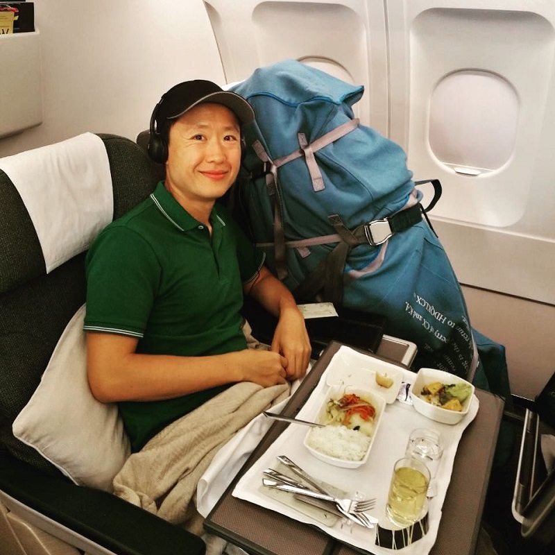 Lee on board a flight with the 1703 Comte de Gabriac cello that belonged to a diplomat under Napoleon Bonaparte. u00e2u20acu201d Picture from Instagram/Trey Lee