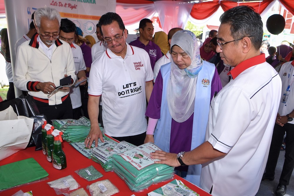 Housing and Local Government Minister Zuraida Kamaruddin visits a booth during the launch of the National Cleanliness Policy in Melaka November 3, 2019. u00e2u20acu201d Bernama pic