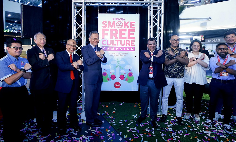 AirAsia Group chief executive officer Tony Fernandes (fifth right) and Health Minister Datuk Seri Dzulkefly Ahmad (fourth left) during the launch of AirAsia No Smoking and Dengue Awareness Campaign in Sepang November 11, 2019. u00e2u20acu201d Bernama pic