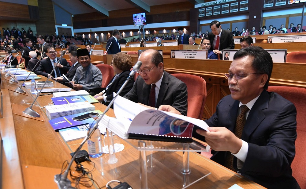 Sabah Chief Minister Datuk Seri Mohd Shafie Apdal (right) at the tabling of the Sabah Budget 2020 at the state assembly building in Kota Kinabalu November 15, 2019. u00e2u20acu201d Bernama pic