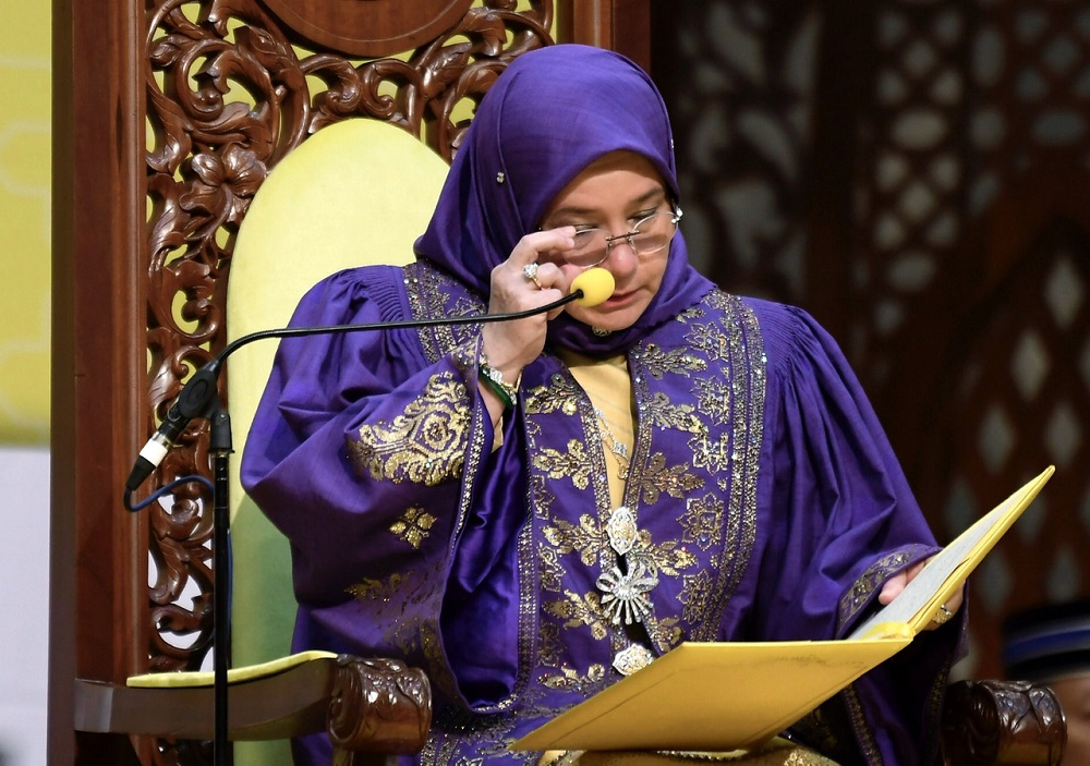 Raja Permaisuri Agong, Tunku Hajah Azizah Aminah Maimunah Iskandariah delivers her speech at International Islamic University Malaysia in Gombak November 22, 2019. u00e2u20acu201d Bernama pic