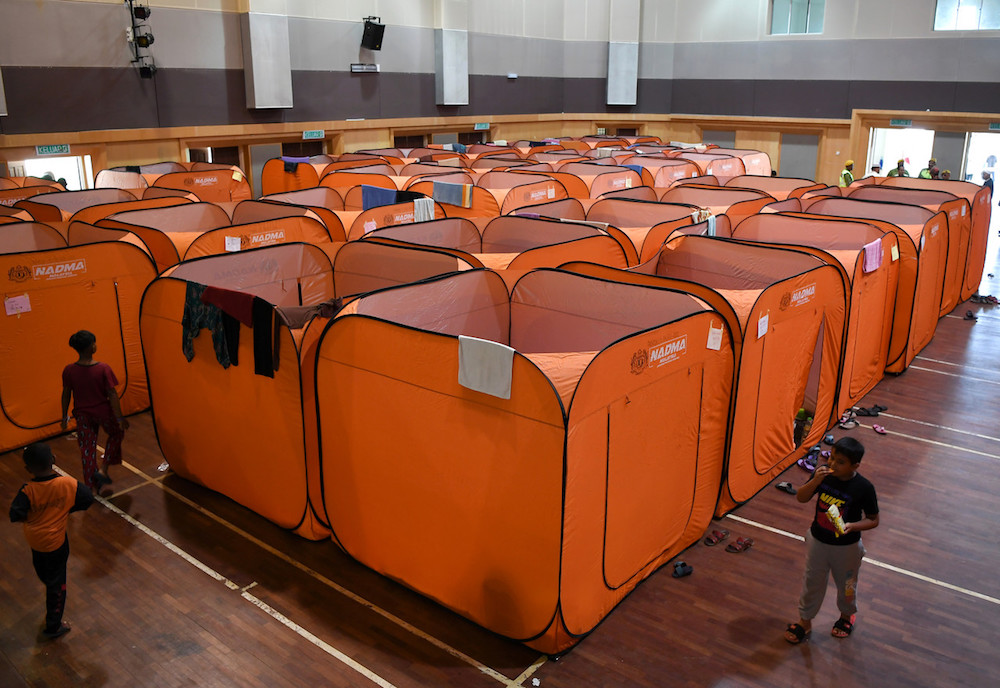People seek shelter at a temporary evacuation centre in Teluk Kalong, Kijal November 23, 2019. u00e2u20acu201d Bernama pic