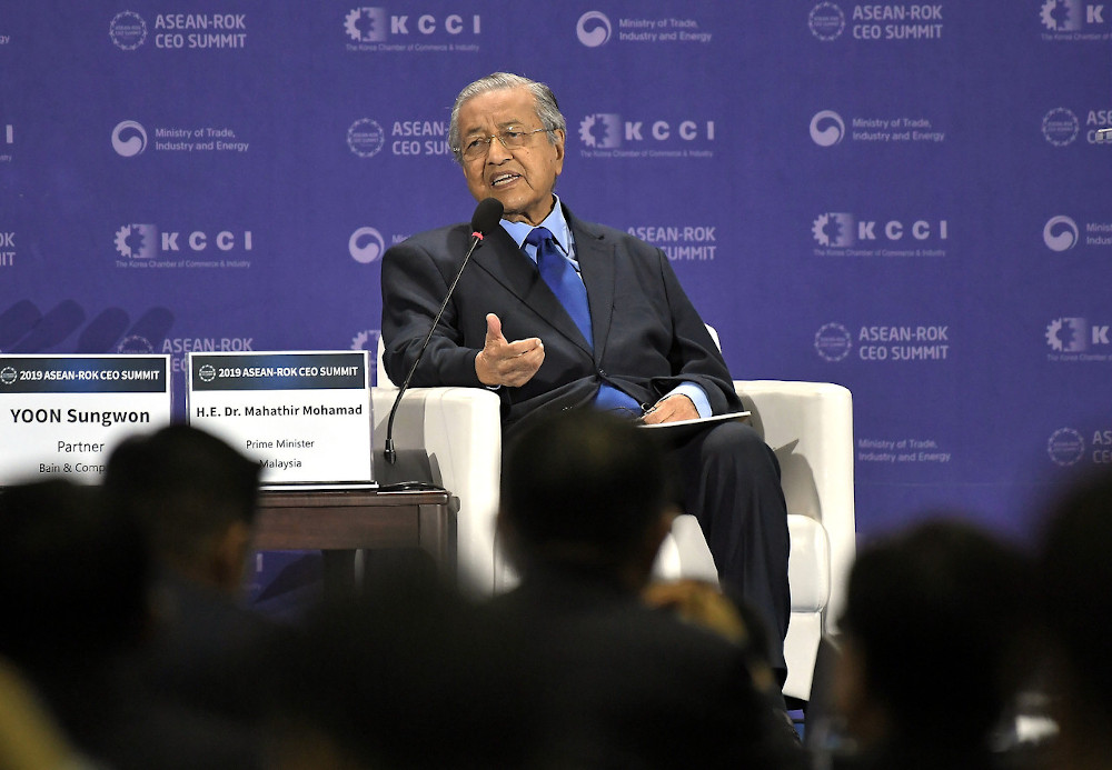Prime Minister Tun Dr Mahathir Mohamad during a Dialogue Session at the CEO Summit of 2019 in conjunction with the Asean-South Korea Commemorative Summit 2019 in Busan November 25, 2019. u00e2u20acu201d Bernama pic