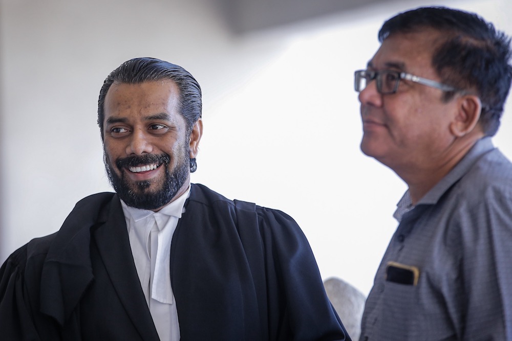 Azrul Hardav Abdullah and his lawyer Muniandy Vestanathan are seen at the Kuala Lumpur High Court November 26, 2019. — Picture by Hari Anggara