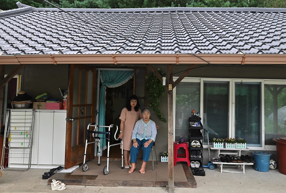 This picture taken on August 30, 2019 shows Emma Sumampong (L) and her mother-in-law Kim Geum-nyeo (R) posing for a photo during an interview with AFP at her house in the mountainous town of Hoengseong. u00e2u20acu201d AFP pic  