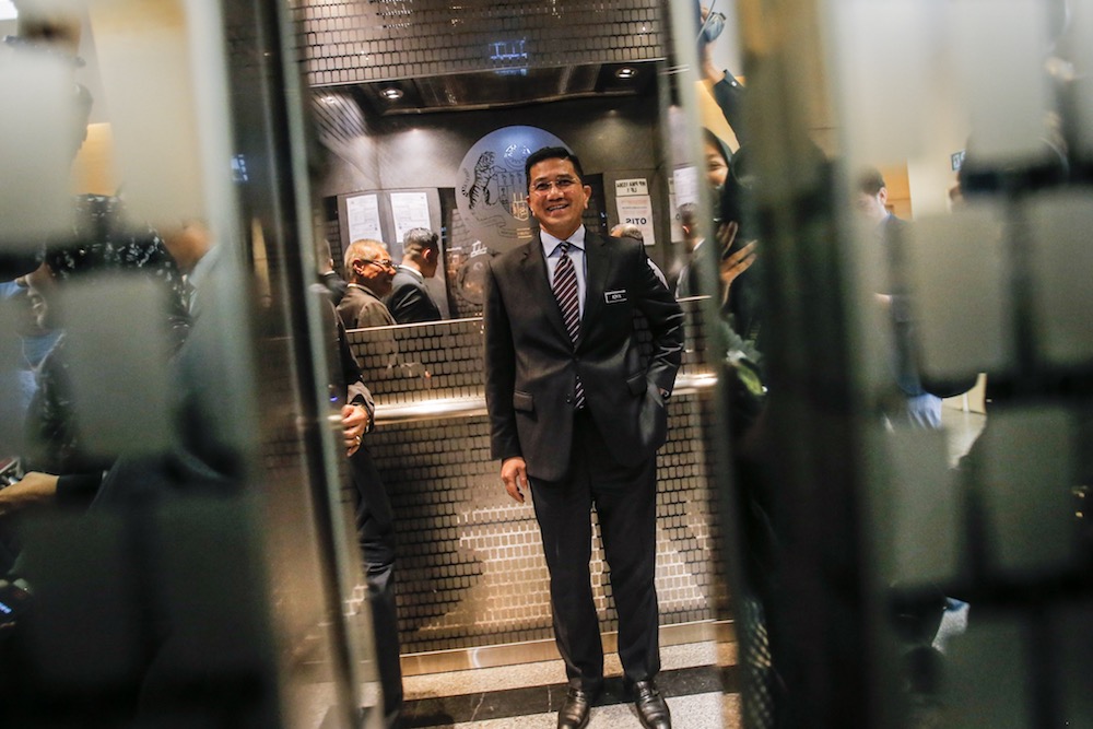 Yesterday, Azmin downplayed the meeting by saying that it was a normal meeting and he is open to anyone who wants to meet him. — Picture by Hari Anggara